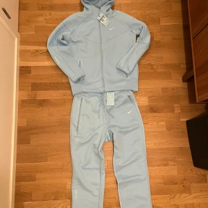 Nike ”NOCTA TECH” dress - Ljusblå dress