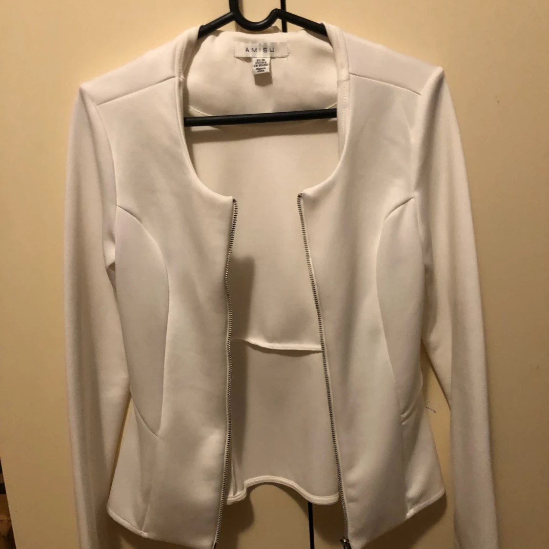 Vit kavajjacka från Amisu