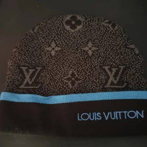 Mössa - Nästan helt ny