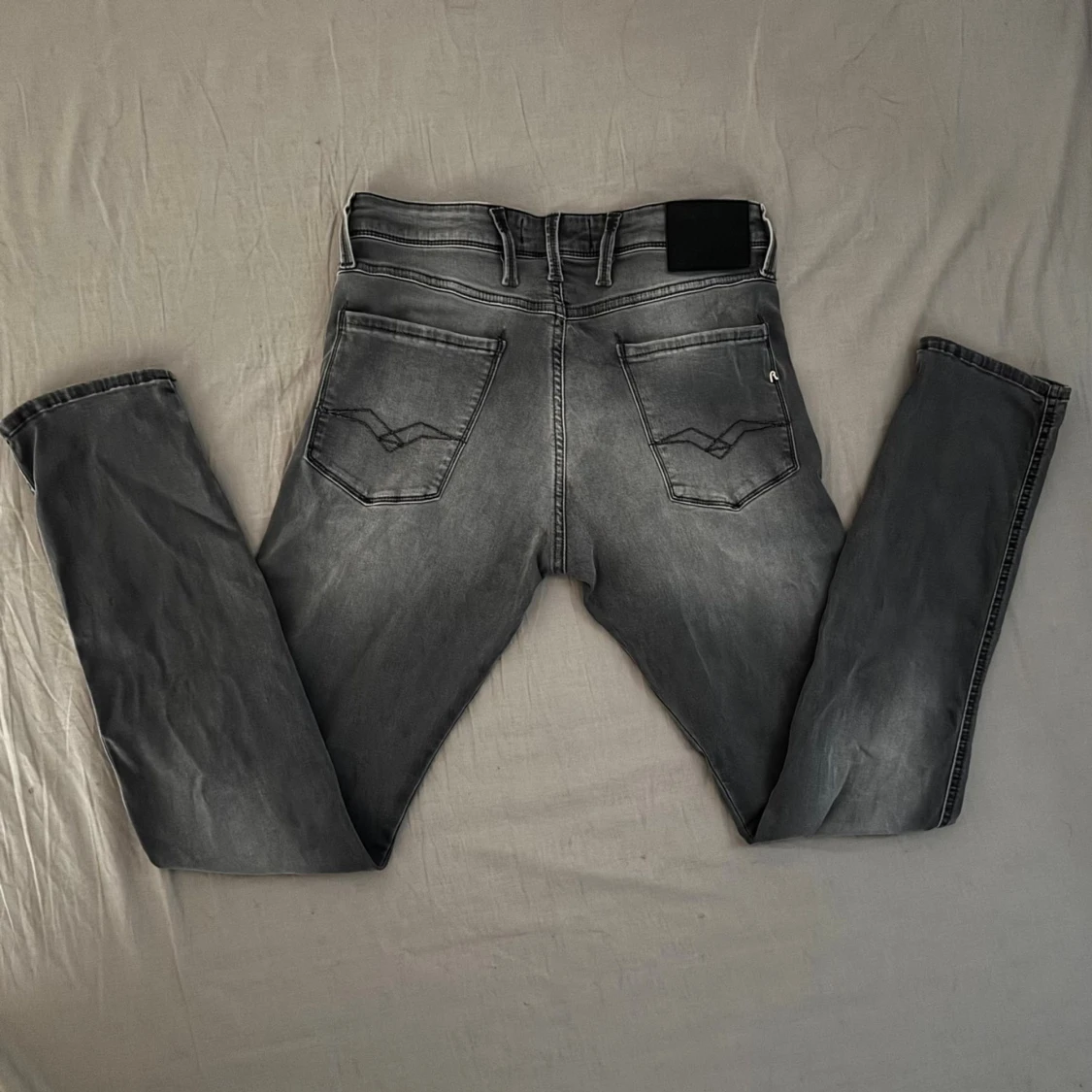 Grå jeansbyxor från Replay - 3
