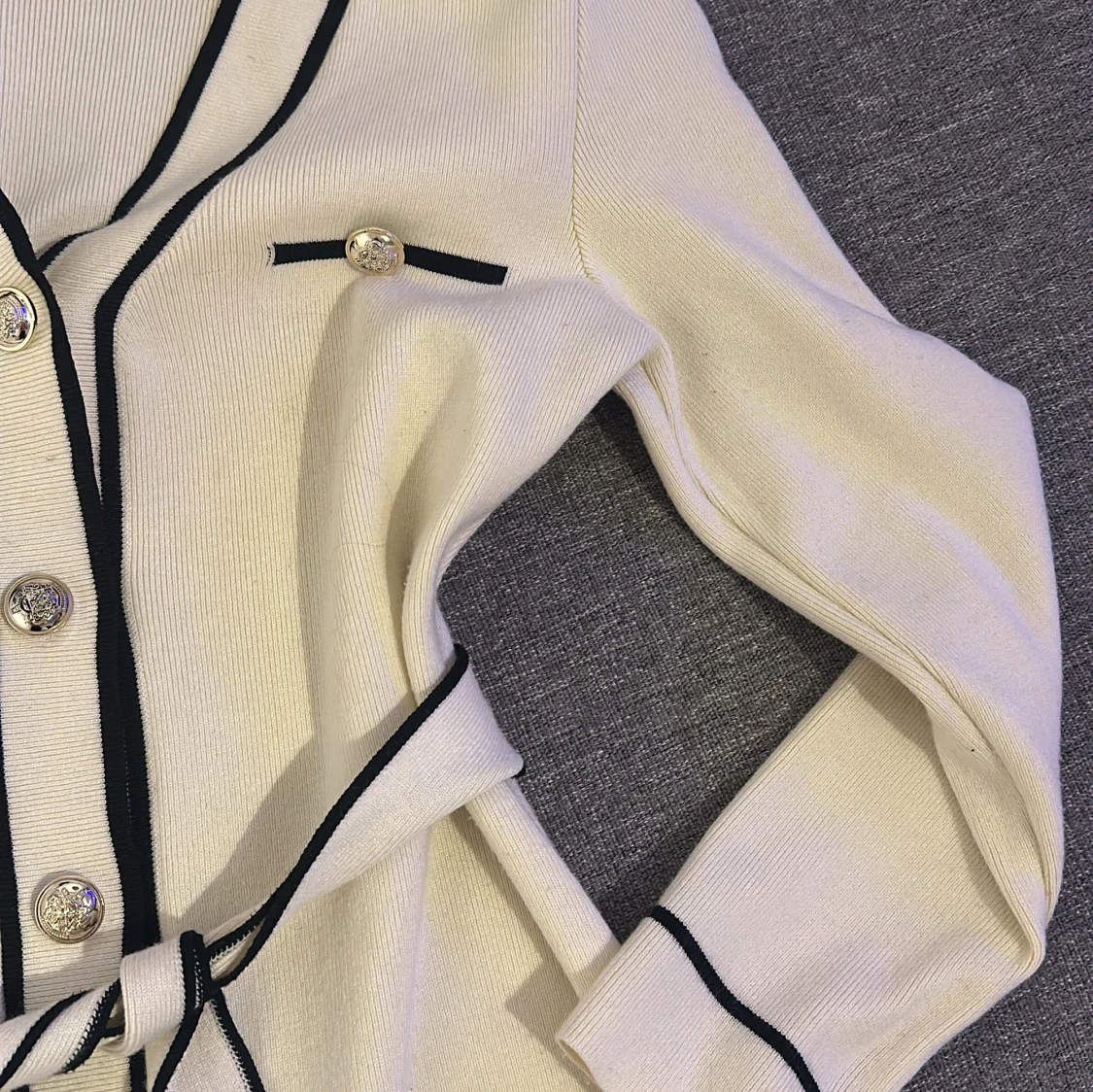 Vit stickad klänning med knappar från SHEIN - 1