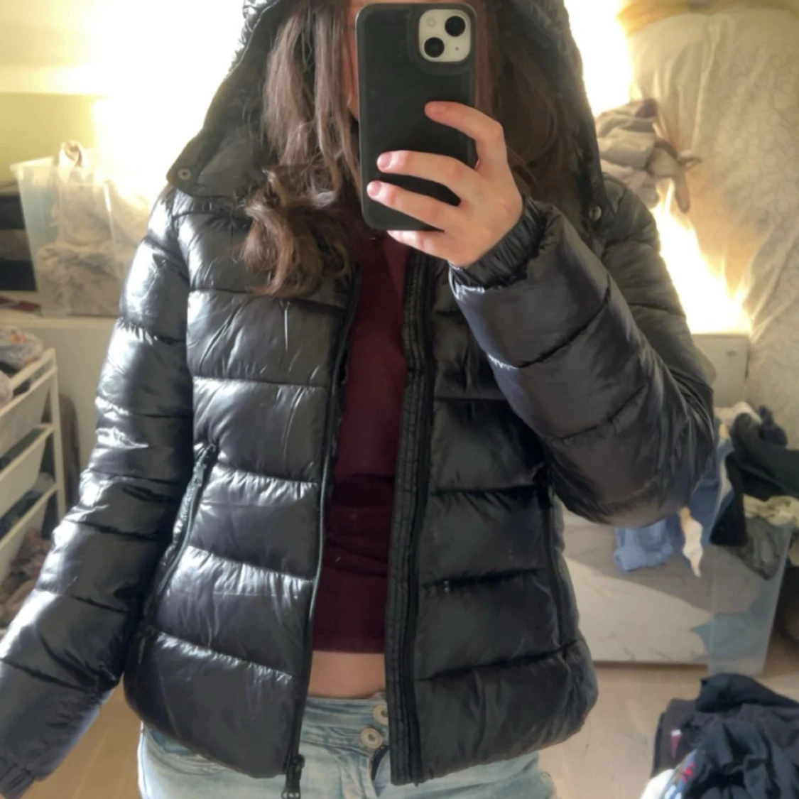Helt ny svart pufferjacka med huva