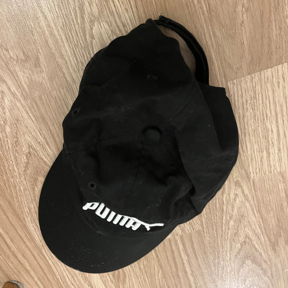 Svart Puma keps med broderad logga - 2