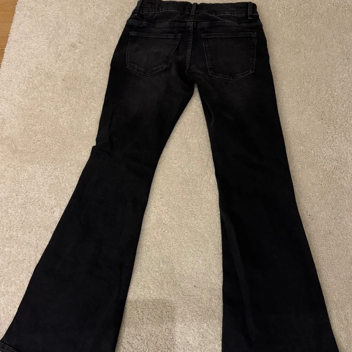 Svarta bootcut jeans Gina Tricot 164 - 1