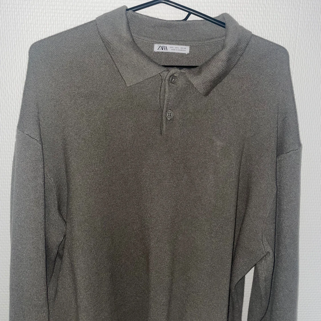 Olivgrön pikétröja från Zara