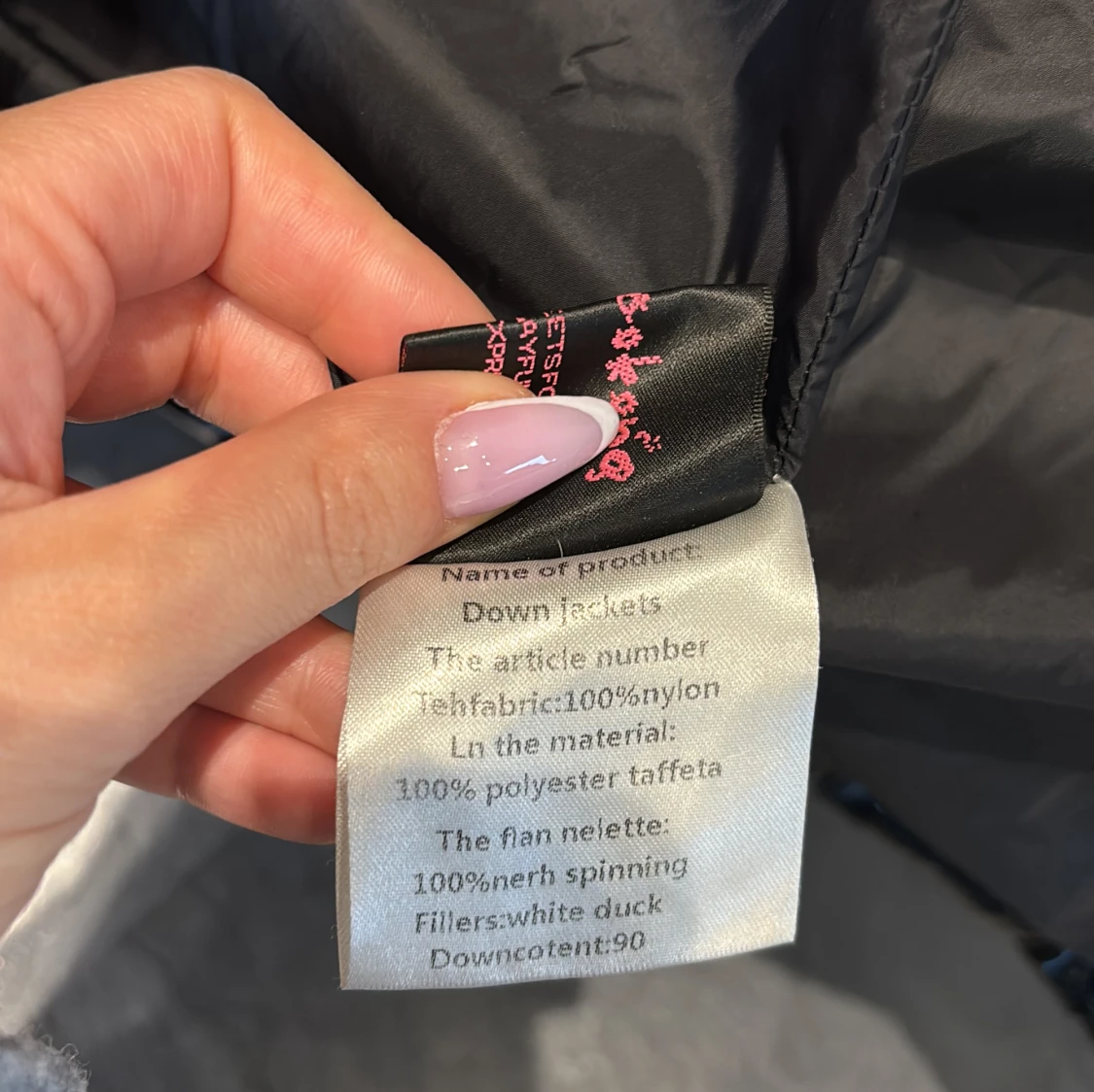 Svart glansig dunjacka med fuskpäls - 2