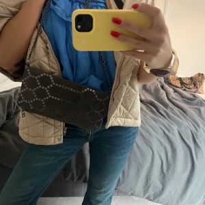 Zadig handväska  - Handväska från Zadig o Voltaire. Nypris 4200. Inga tecken på användning 