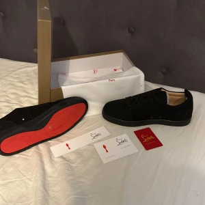 Christian louboutins - Säljer helt nya louboutins. Dustbag, box ingår. Om ni har frågor så kan ni ställa PRIS KAN DISKUTERAS