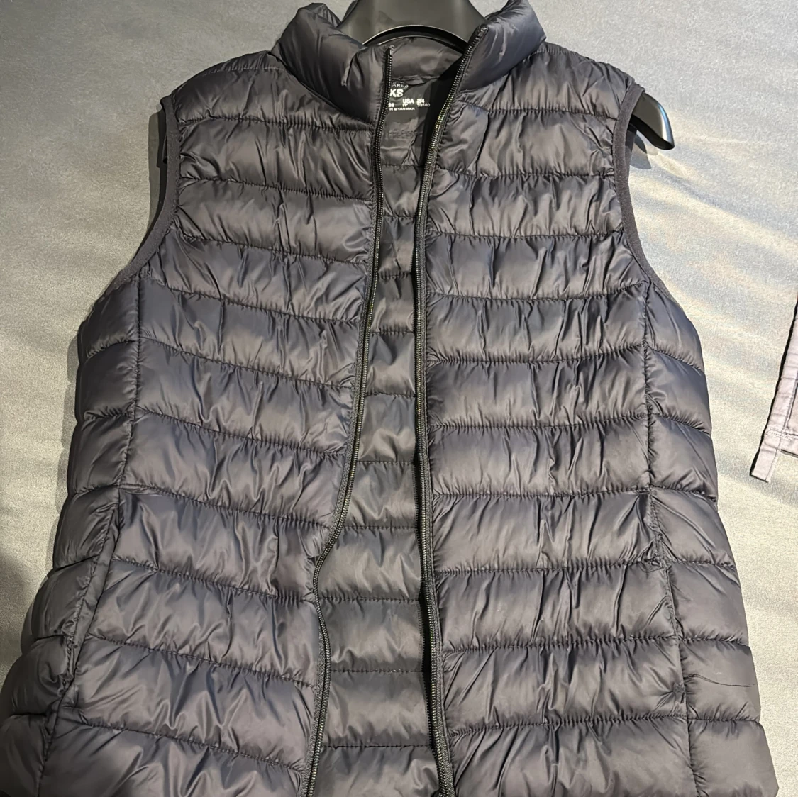 Svart dunväst XS  - 2