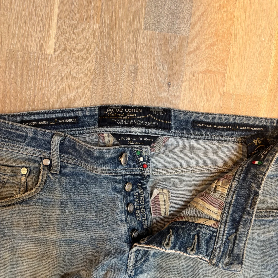 Limited edition Jacob Cohen jeans, ljusblåa med slitningar, W34 - 1