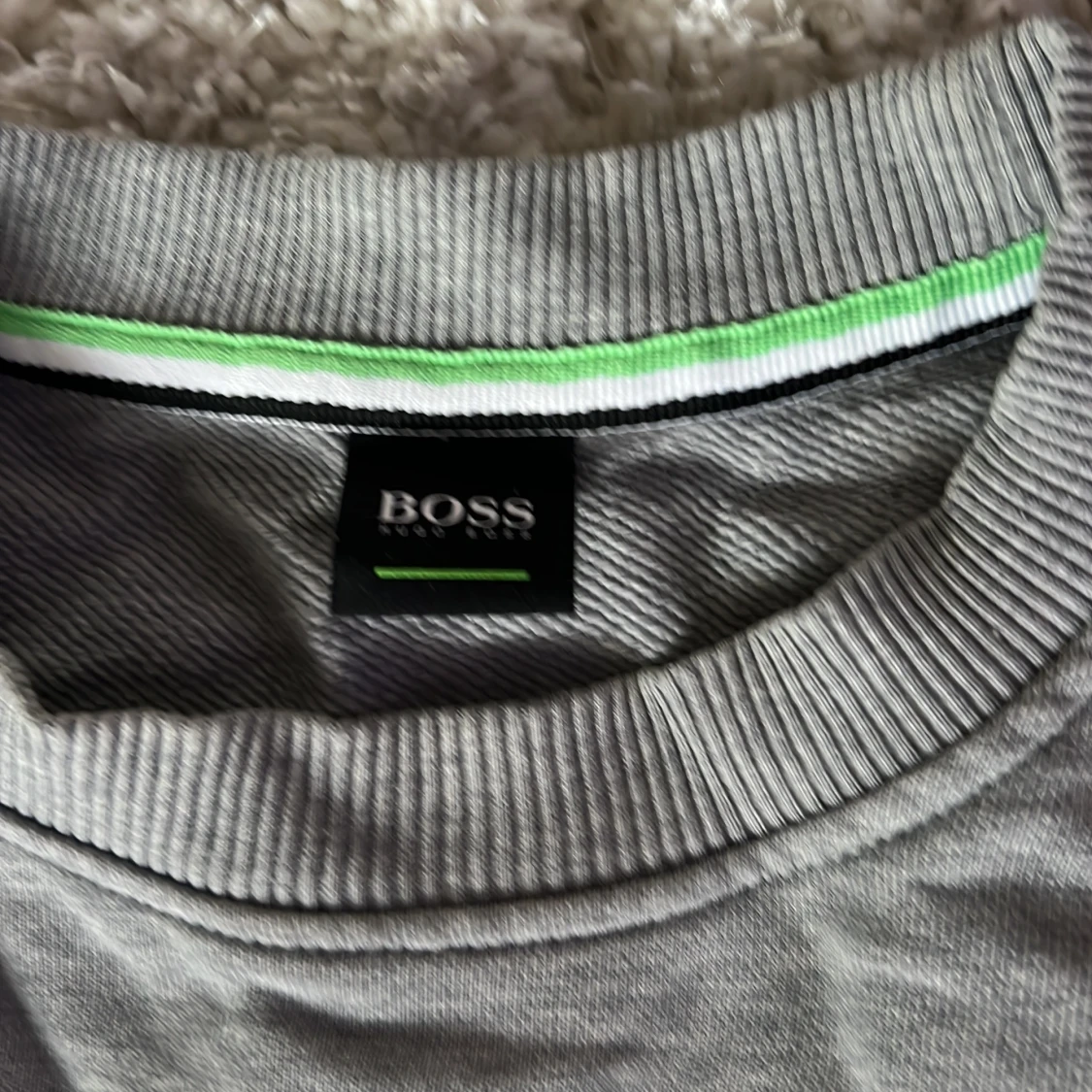Grå sweatshirt från Hugo Boss - 1
