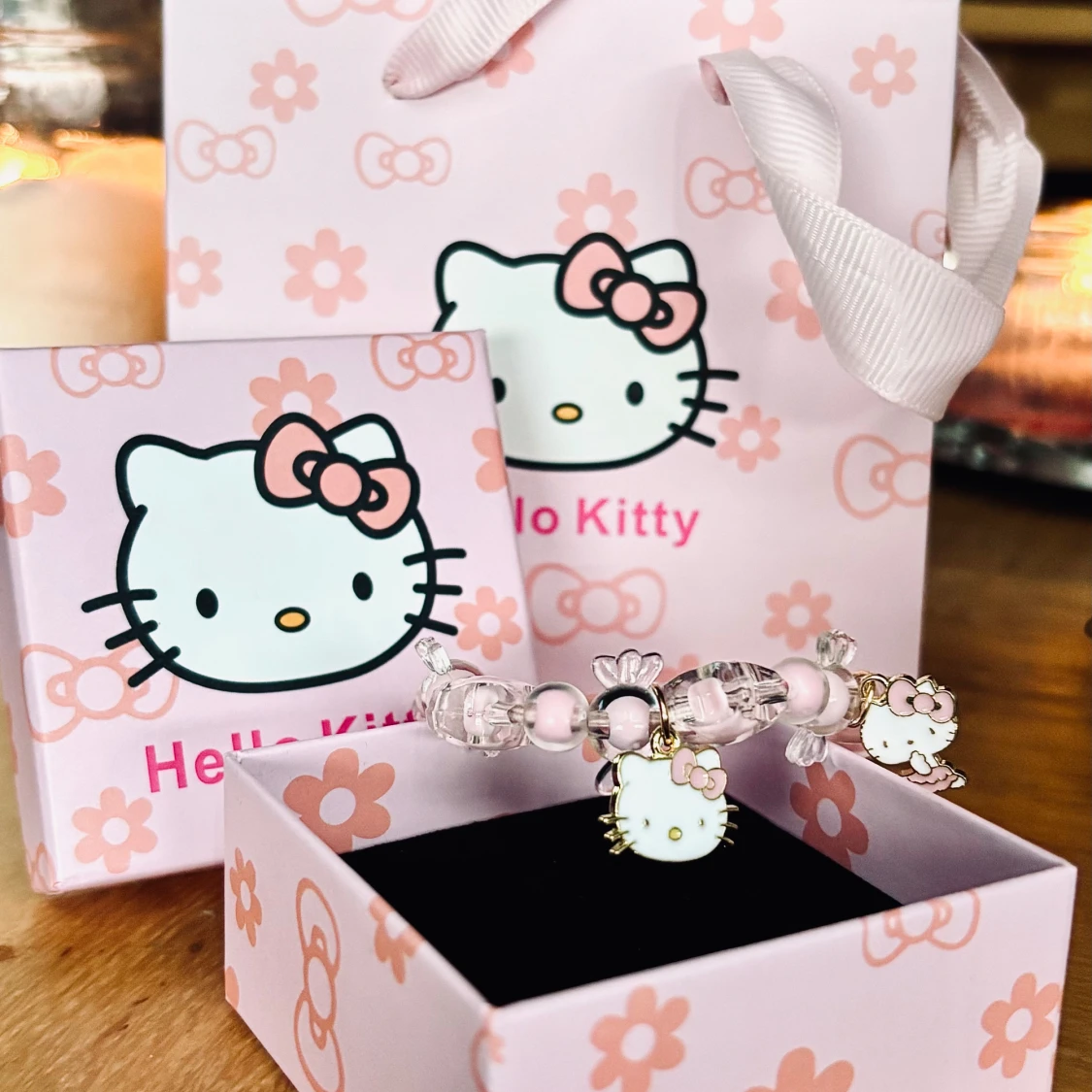 Fint armband med Hello Kitty-motiv!