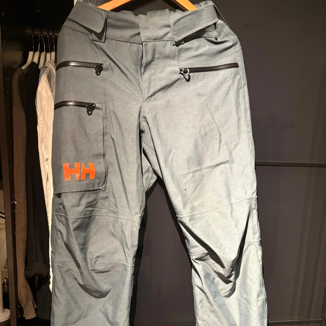 Grå skidbyxor från Helly Hansen