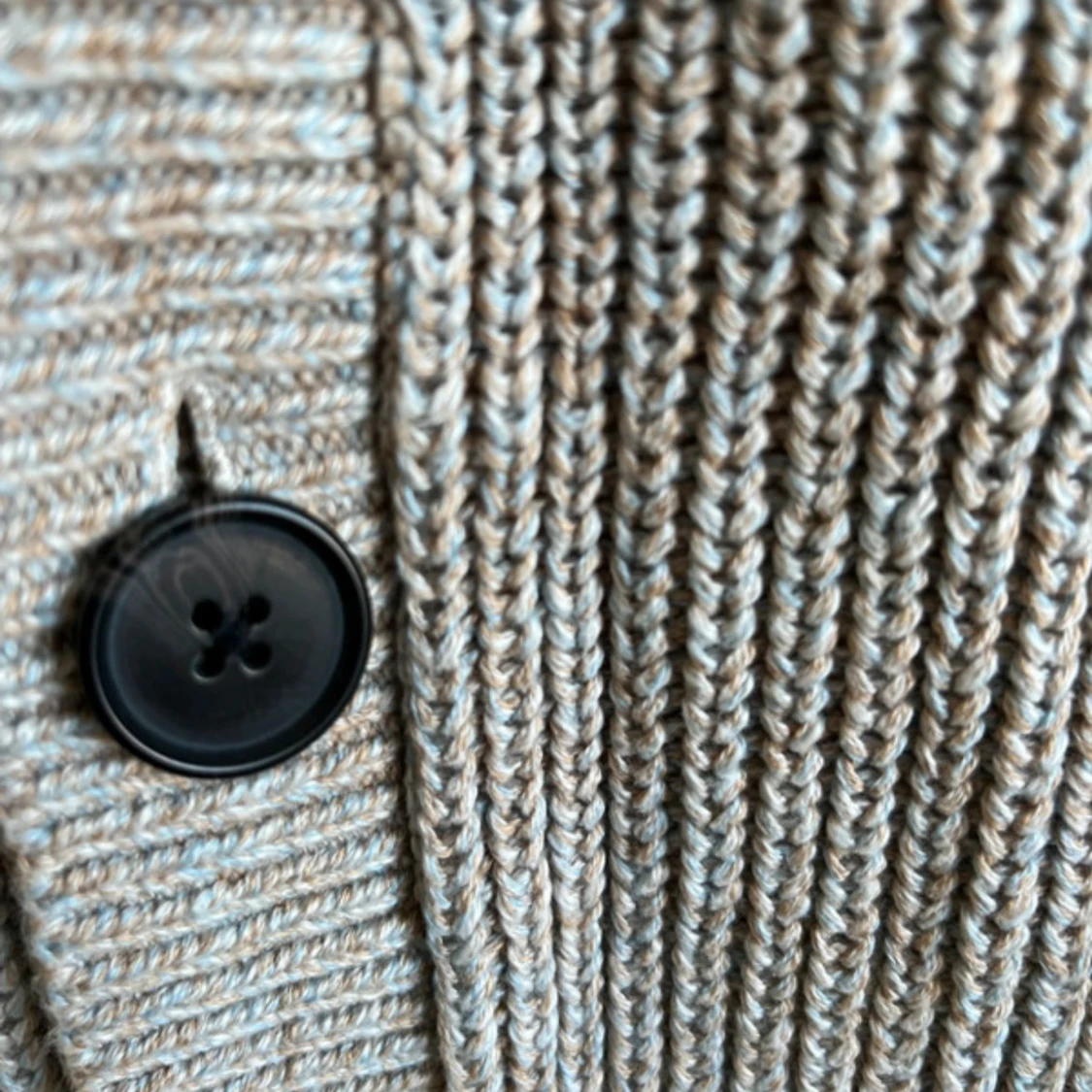 Beige stickad väst från Jack & Jones - 3