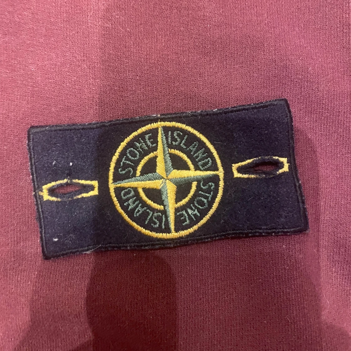 Mörkröd Stone Island sweatshirt - 1