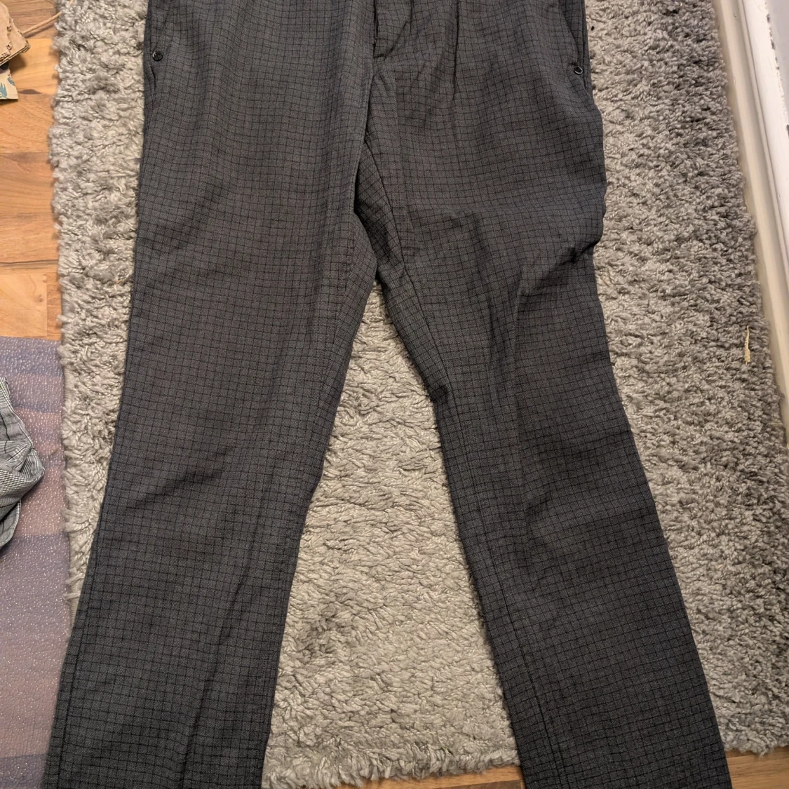 Grå rutiga chinos från Emilio Pants stl 52
