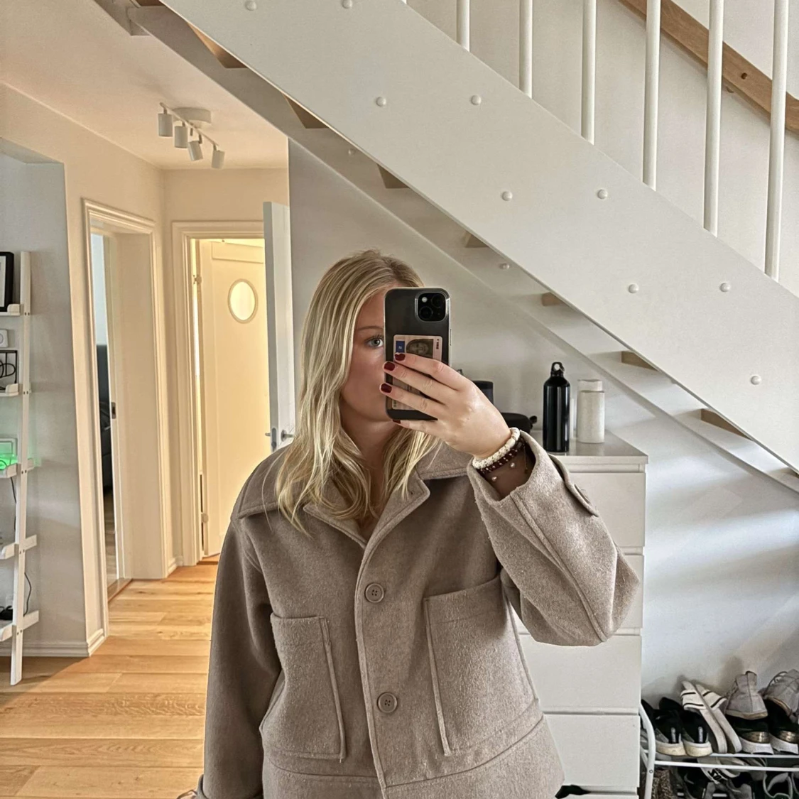 Beige overshirt med stora fickor - 1