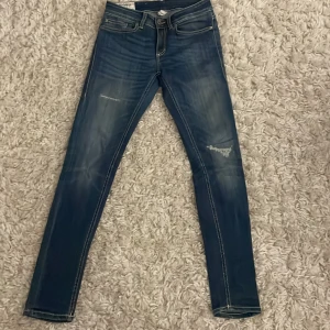 Dondup jeans - . Säljer dessa as feta dondup jeans. Storlek 26.