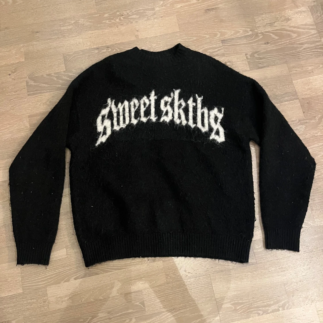 Svart stickad Sweet Sktbs tröja