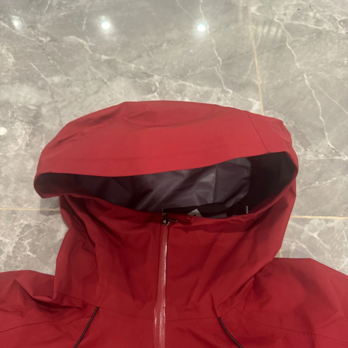 Röd Arc'teryx Gore-Tex vindjacka - 4