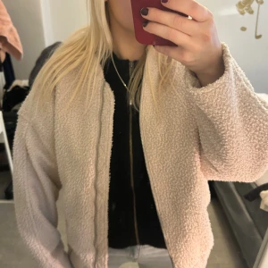 Snygg jacka  - Snygg jacka från Hm, använd fåtal gånger. Bra skick🥰