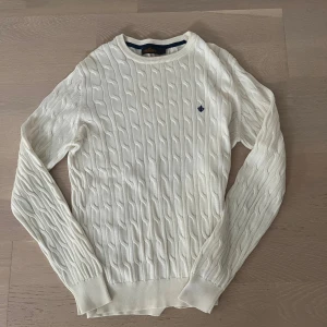 Morris tröja  - Kabelstickad Morris tröja - perfekt skick - st L - pris 399kr - hör av er för frågor!