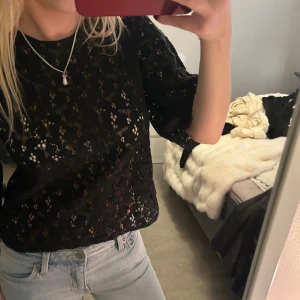 Topp - Snygg topp från Gina tricot, strl 34!