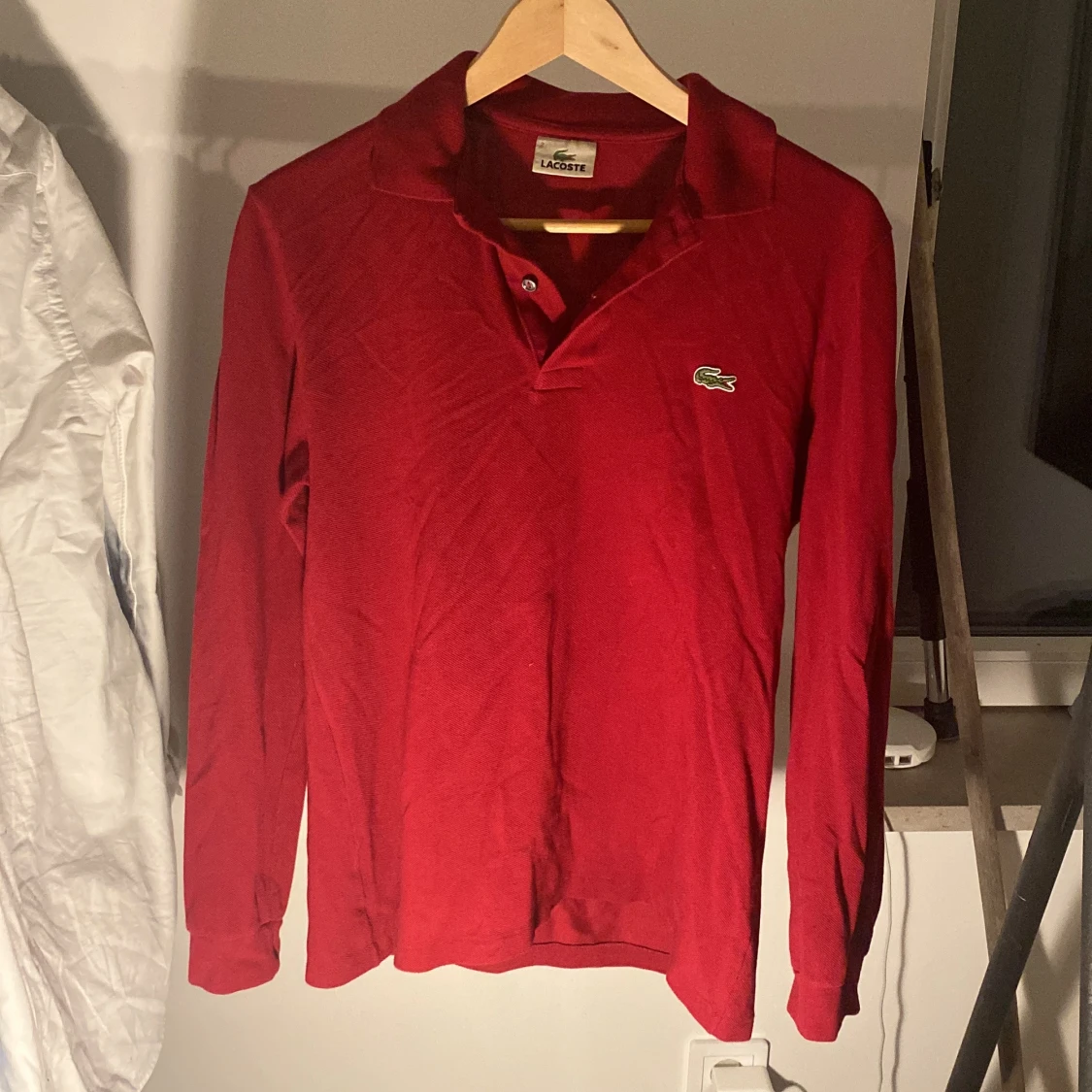 Vinröd långärmad pikétröja Lacoste