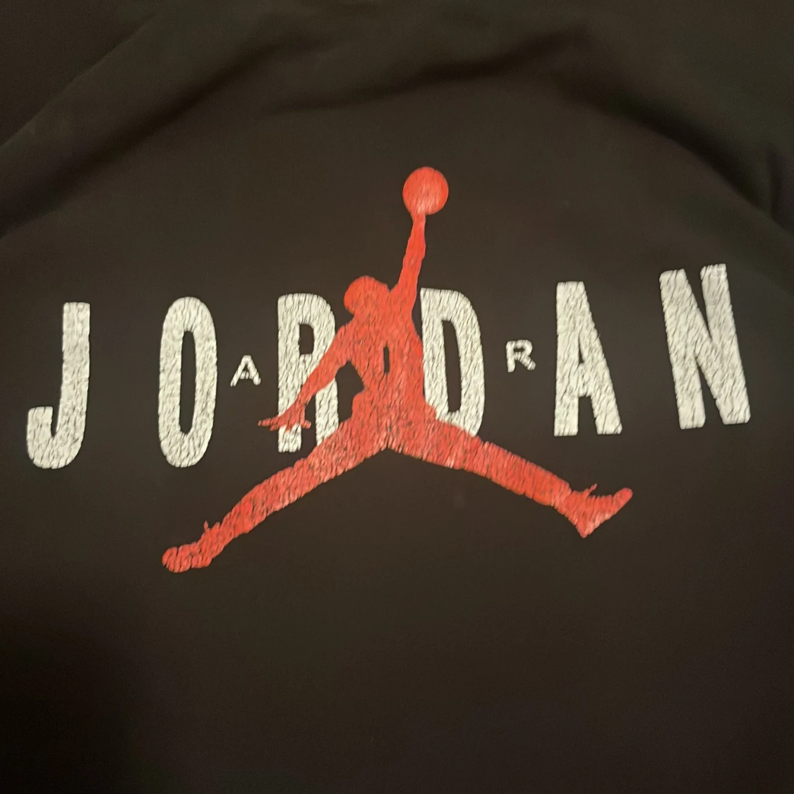 Svart Jordan t-shirt med röd logga - 1