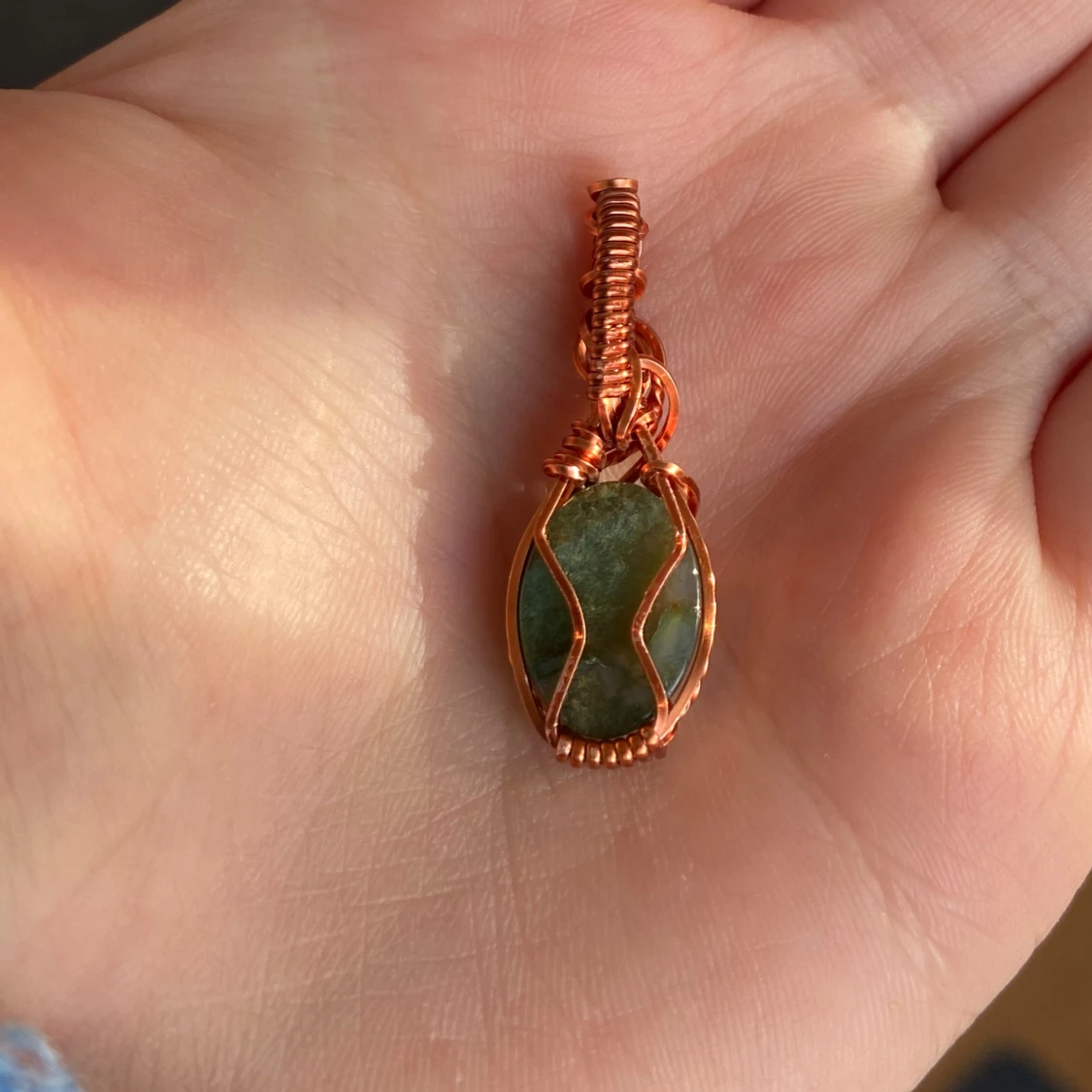 Handgjord berlock med grön sten - 3