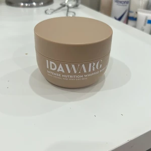 Ida Warg Intense Nutrition Body Butter - Superkrämig body butter från Ida Warg, använd bara 1 gång.