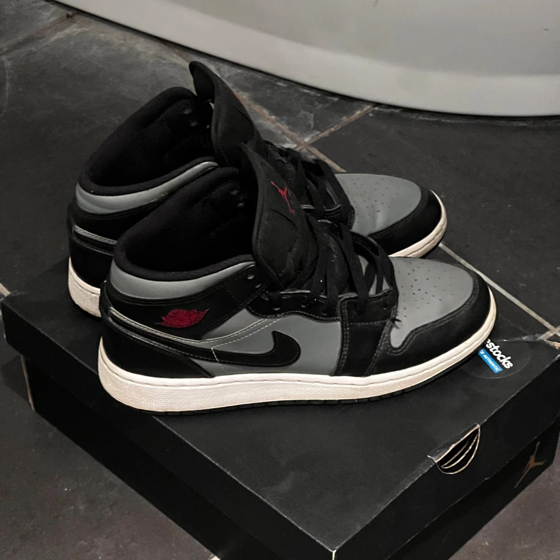 Nike Air Jordan 1 Mid Svart/Grå