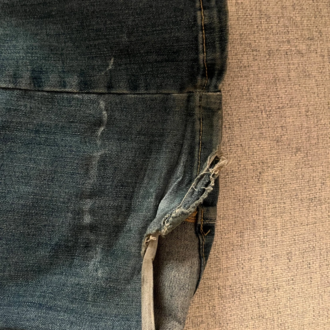 Blå bootcut jeans med fickdetaljer - 3