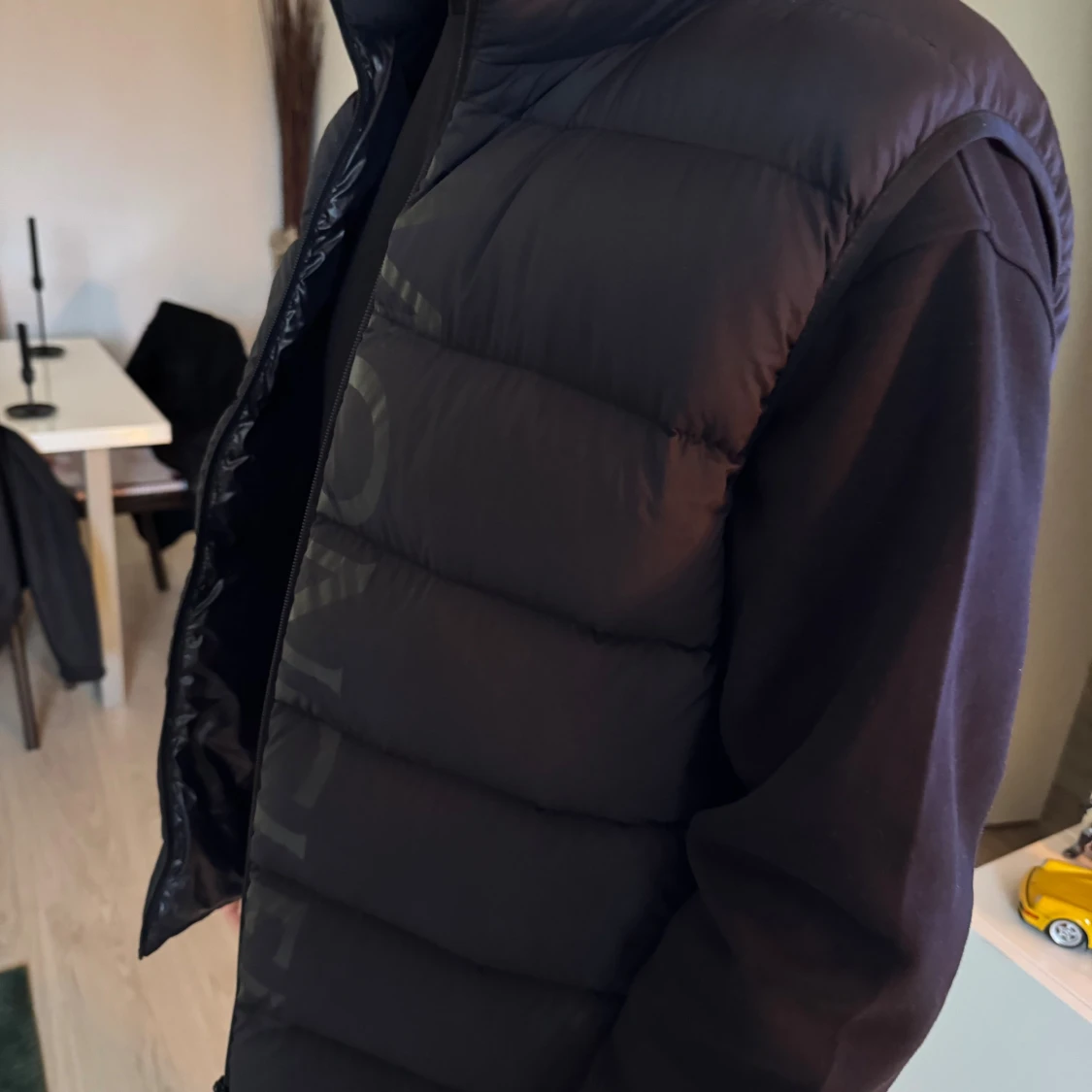 Svart dunväst från Moncler - 1