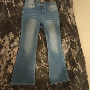 Blå bootcut jeans XL - Snygga blå bootcut jeans i storlek XL. Stretchiga och snygga♡