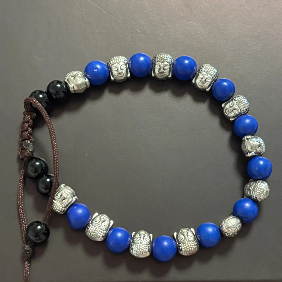 Blått armband med buddha-pärlor