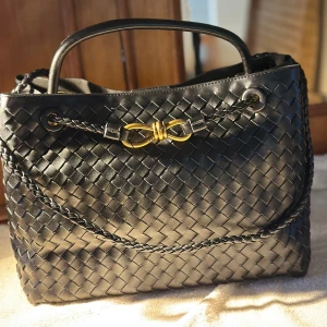 Bottega Veneta inspired woven bag - Brand new woven bag bought in Dubai 