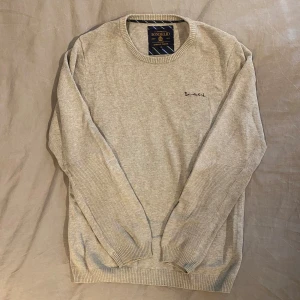 Bondelid tröja - Säljer nu denna snygga tröja från Bondelid! Storlek M. Är i bra skick! Skriv för fler frågor!🙌