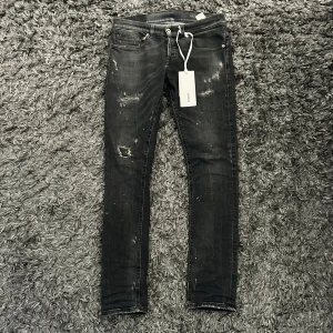 Dondup george 31 - Dondup jeans george i storlek 31 | Mycket bra skick | Endast jeans medföljer | Skriv för fler frågor eller bilder 