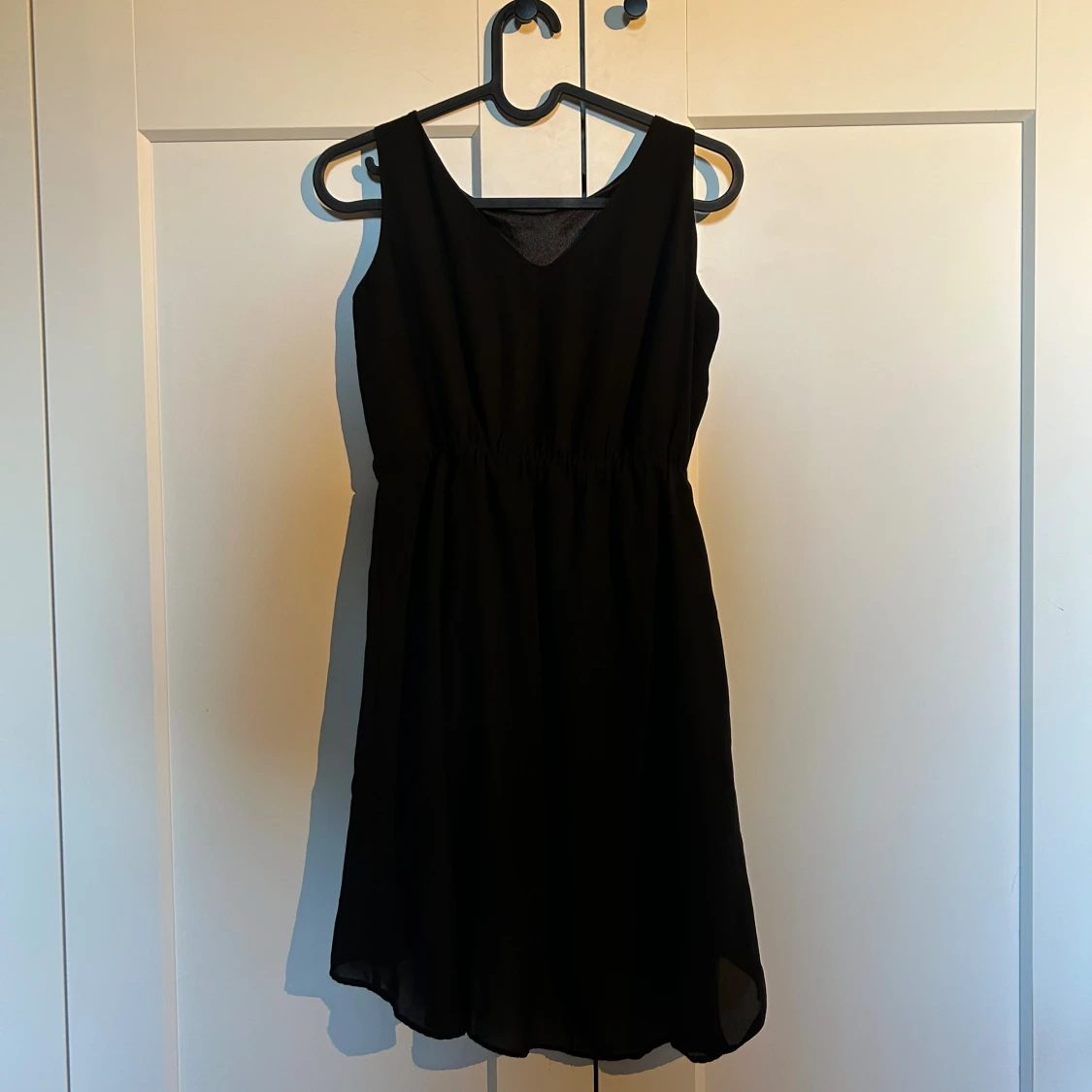 Svart ärmlös klänning BY Jeppson - 1