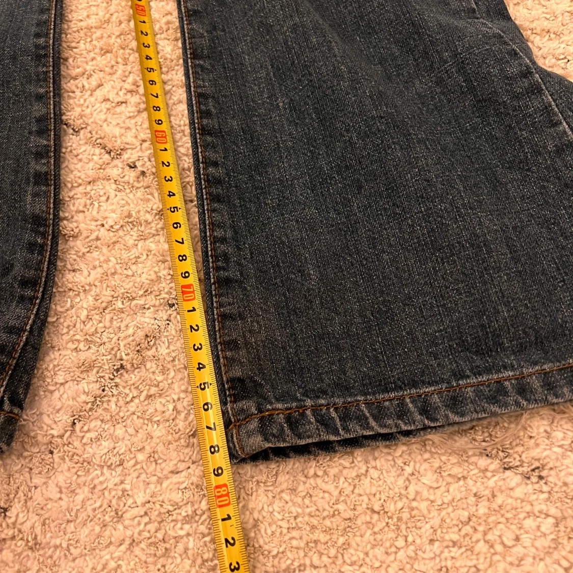 Lågmidjade utsvängda jeans - 3