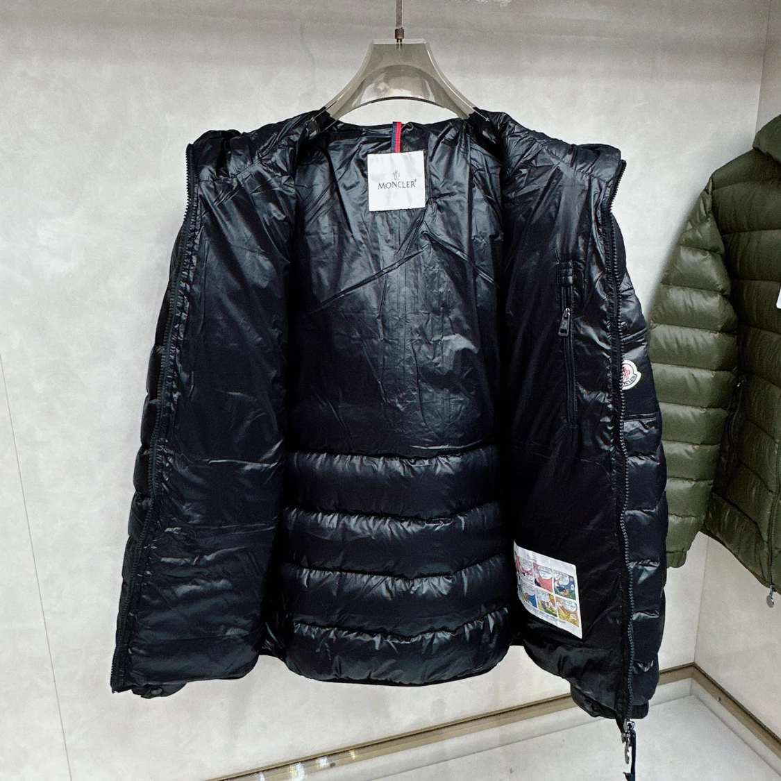 Svart Moncler pufferjacka med huva - 2