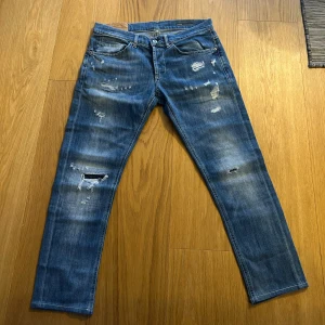 Dondup George jeans  - Dondup George jeans i modell slim/skinny: mycket bra skick: nypris 5k+ : priset kan diskuteras vid snabb affär så kom med bud. 