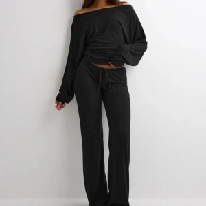 Nelly SETT - My chill pants & tröja sett, prislapp kvar! 