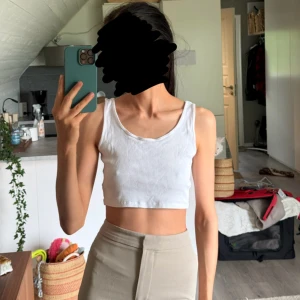Vit crop top - Använd fåtal gånger, fint skick