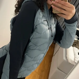 Oanvänd Peak performance jacka Dam - Bär vanligtvis strl S men den passar