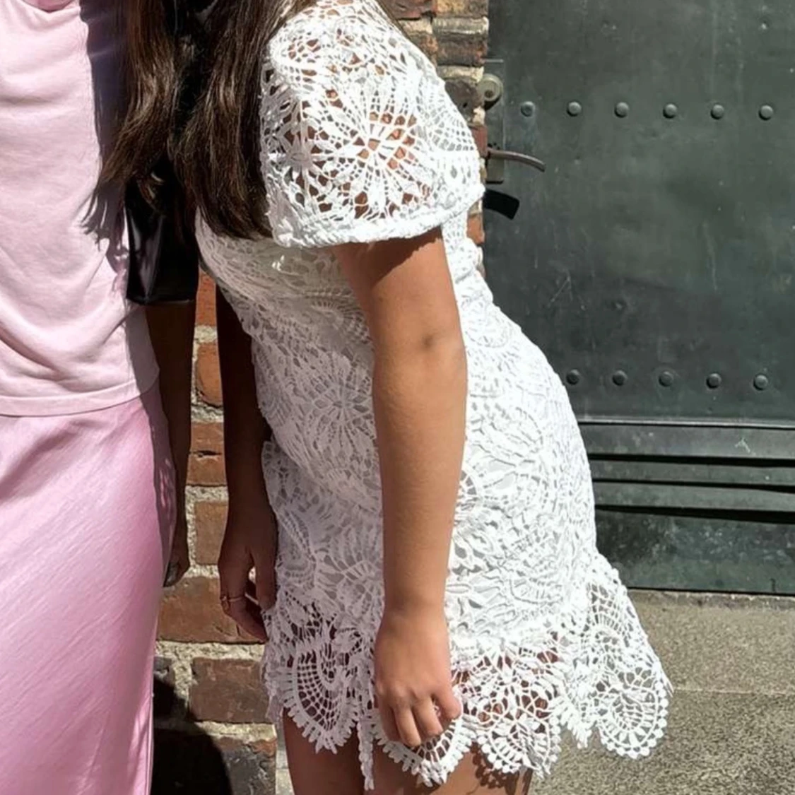 Vit spetsklänning med kort ärm