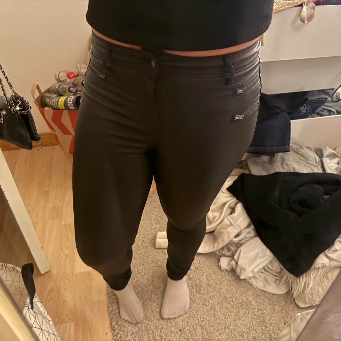 Svarta skinn byxor med dragkedjor - 1