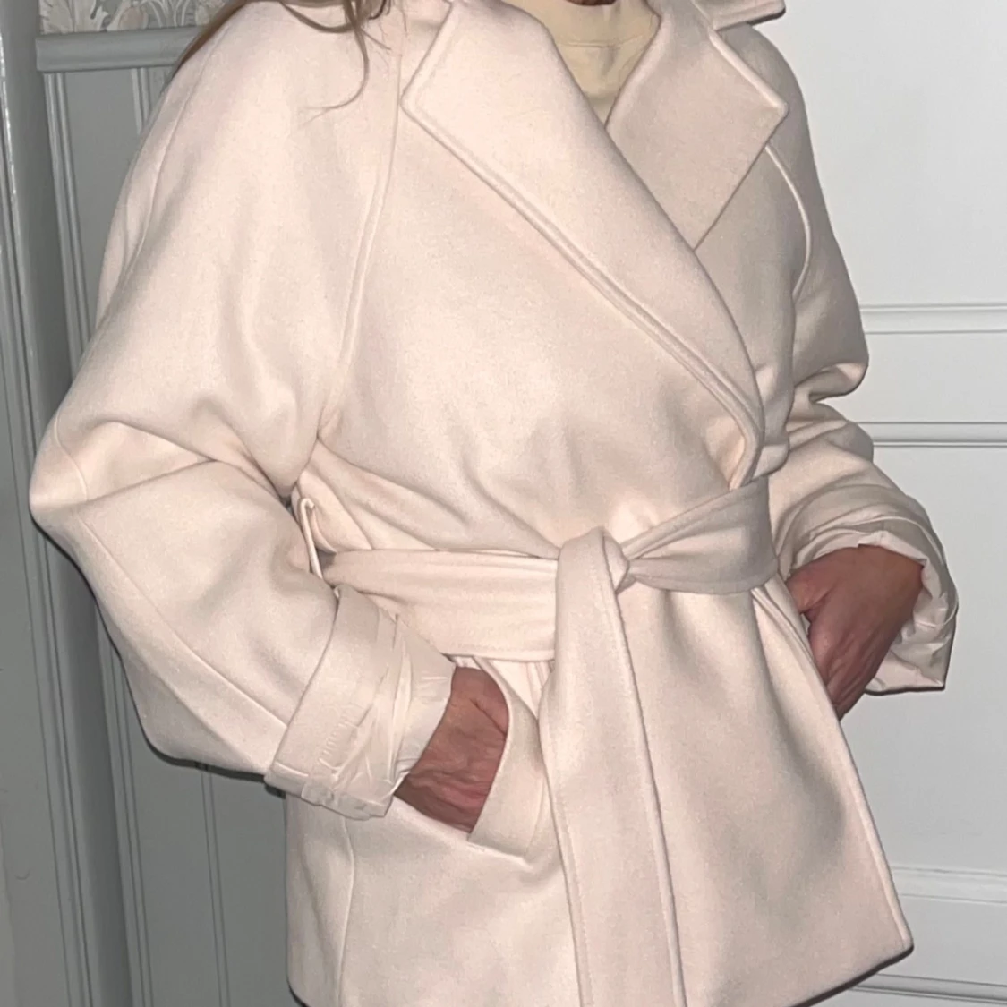 Vit omlott kappa med bälte - 2