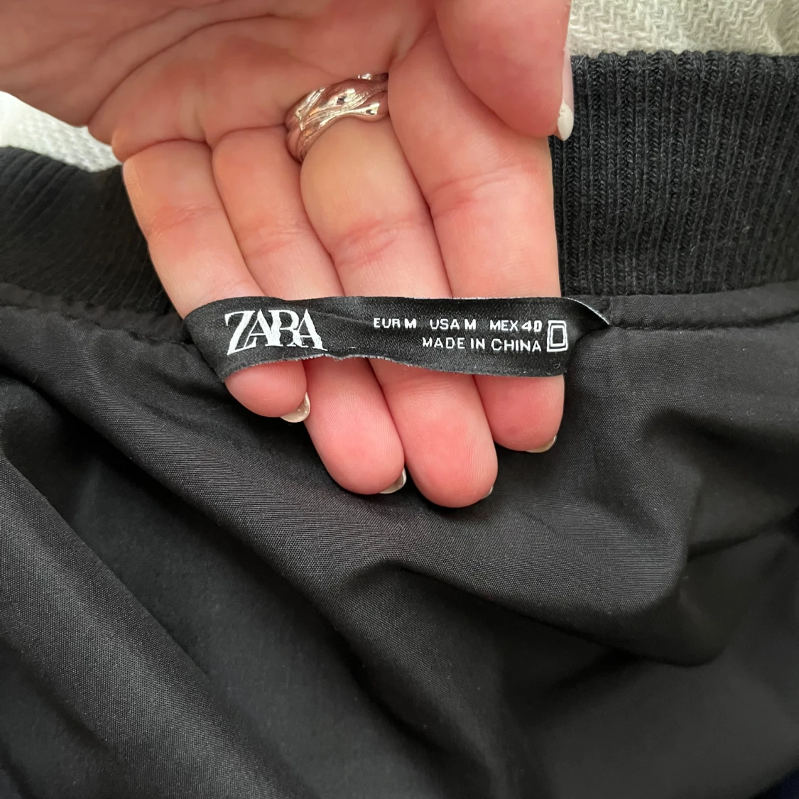 Svart skinn bomberjacka från Zara - 1